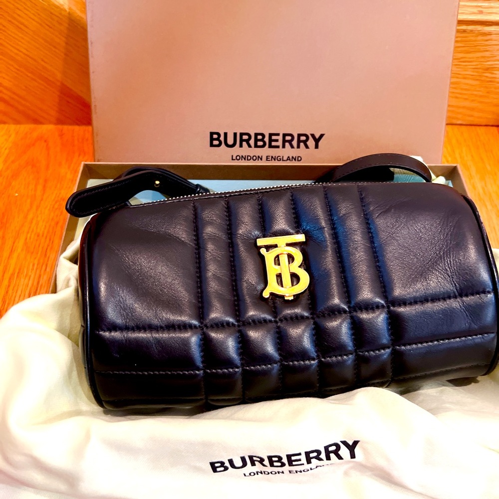 Burberry cylinder crossbody bag 👏